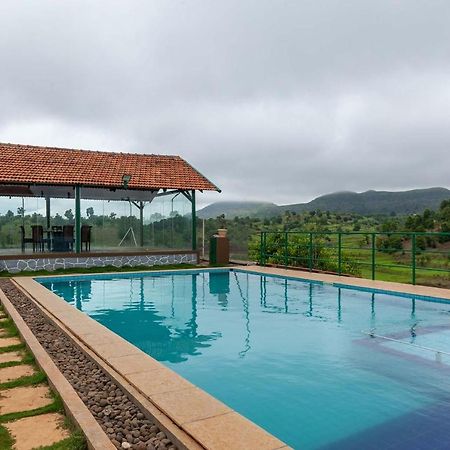 Stayvista'S Ficus Farms - Mountain-View Haven With Rustic Artsy Interiors, Outdoor Pool, Glasshouse, Home Theatre & Karaoke Delight イガットプリ エクステリア 写真