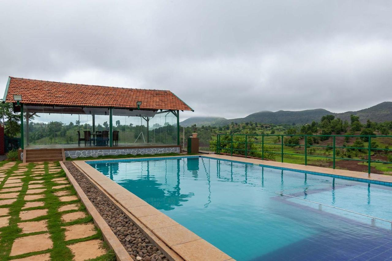 Stayvista'S Ficus Farms - Mountain-View Haven With Rustic Artsy Interiors, Outdoor Pool, Glasshouse, Home Theatre & Karaoke Delight イガットプリ エクステリア 写真