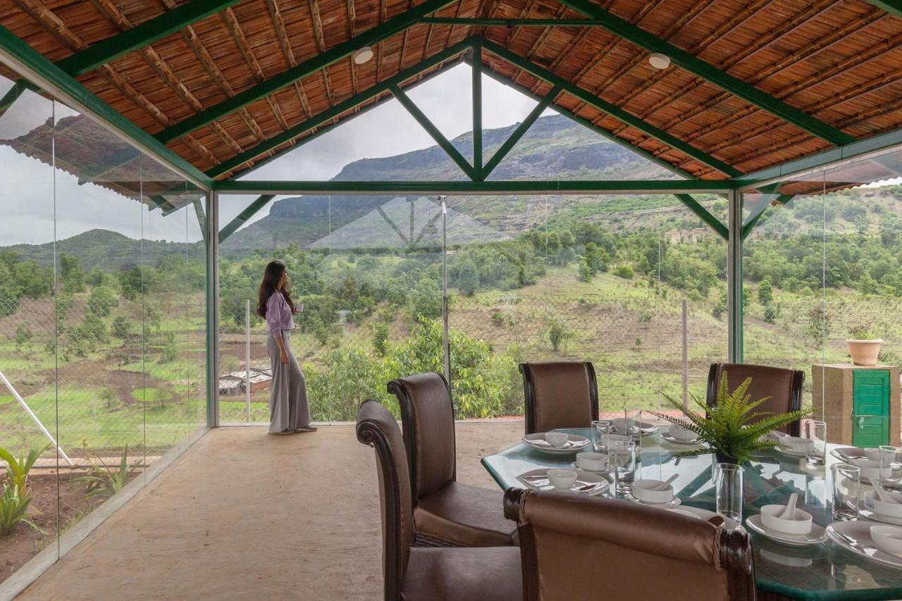 Stayvista'S Ficus Farms - Mountain-View Haven With Rustic Artsy Interiors, Outdoor Pool, Glasshouse, Home Theatre & Karaoke Delight イガットプリ エクステリア 写真