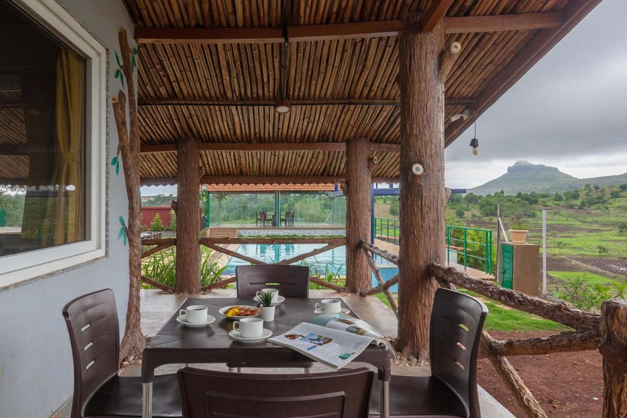 Stayvista'S Ficus Farms - Mountain-View Haven With Rustic Artsy Interiors, Outdoor Pool, Glasshouse, Home Theatre & Karaoke Delight イガットプリ エクステリア 写真
