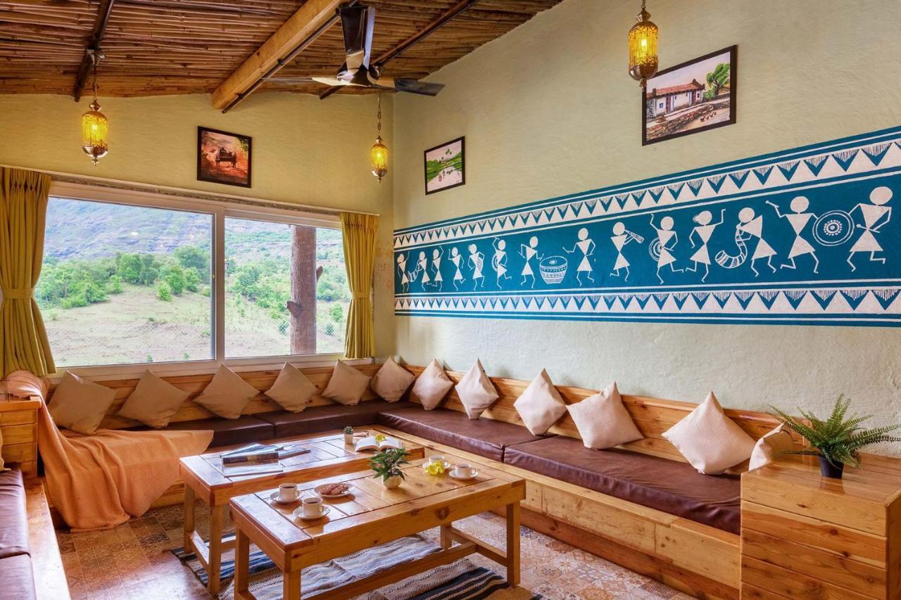 Stayvista'S Ficus Farms - Mountain-View Haven With Rustic Artsy Interiors, Outdoor Pool, Glasshouse, Home Theatre & Karaoke Delight イガットプリ エクステリア 写真