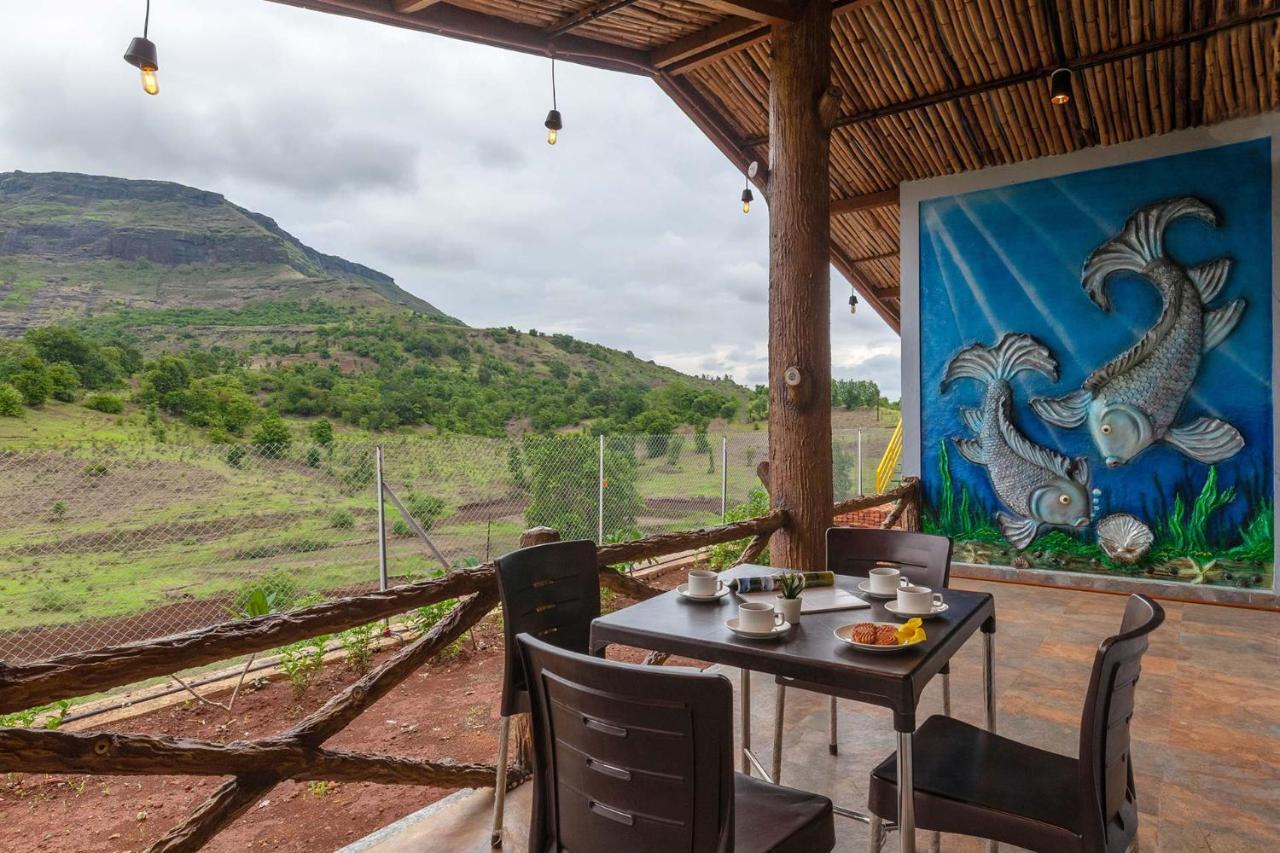 Stayvista'S Ficus Farms - Mountain-View Haven With Rustic Artsy Interiors, Outdoor Pool, Glasshouse, Home Theatre & Karaoke Delight イガットプリ エクステリア 写真