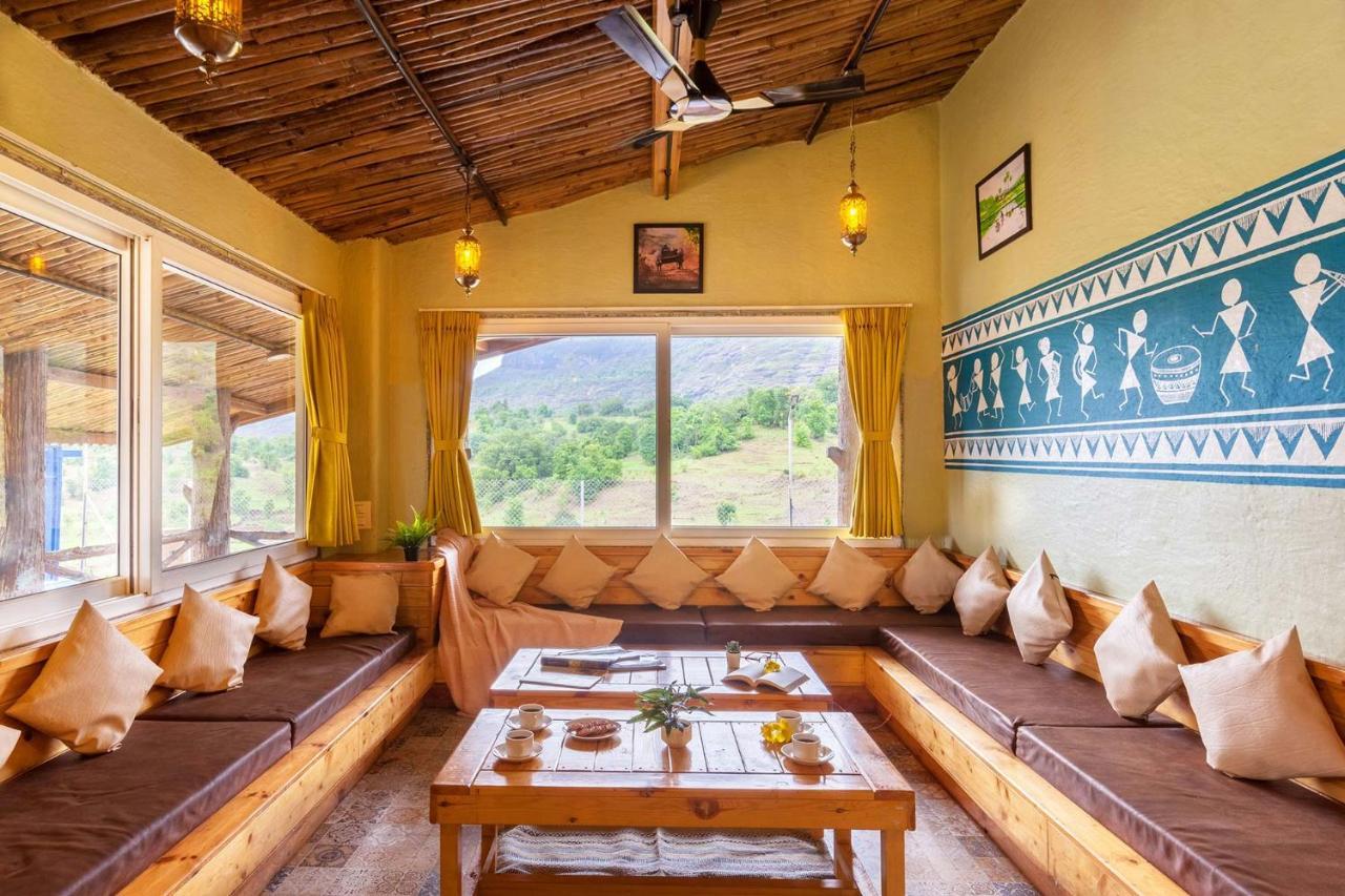 Stayvista'S Ficus Farms - Mountain-View Haven With Rustic Artsy Interiors, Outdoor Pool, Glasshouse, Home Theatre & Karaoke Delight イガットプリ エクステリア 写真