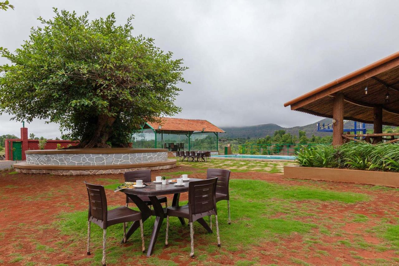 Stayvista'S Ficus Farms - Mountain-View Haven With Rustic Artsy Interiors, Outdoor Pool, Glasshouse, Home Theatre & Karaoke Delight イガットプリ エクステリア 写真