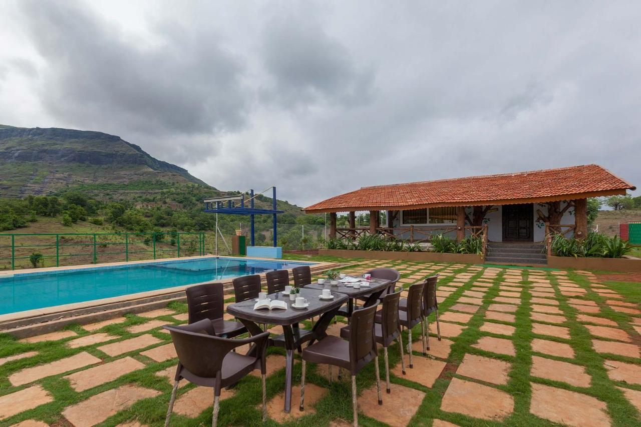 Stayvista'S Ficus Farms - Mountain-View Haven With Rustic Artsy Interiors, Outdoor Pool, Glasshouse, Home Theatre & Karaoke Delight イガットプリ エクステリア 写真