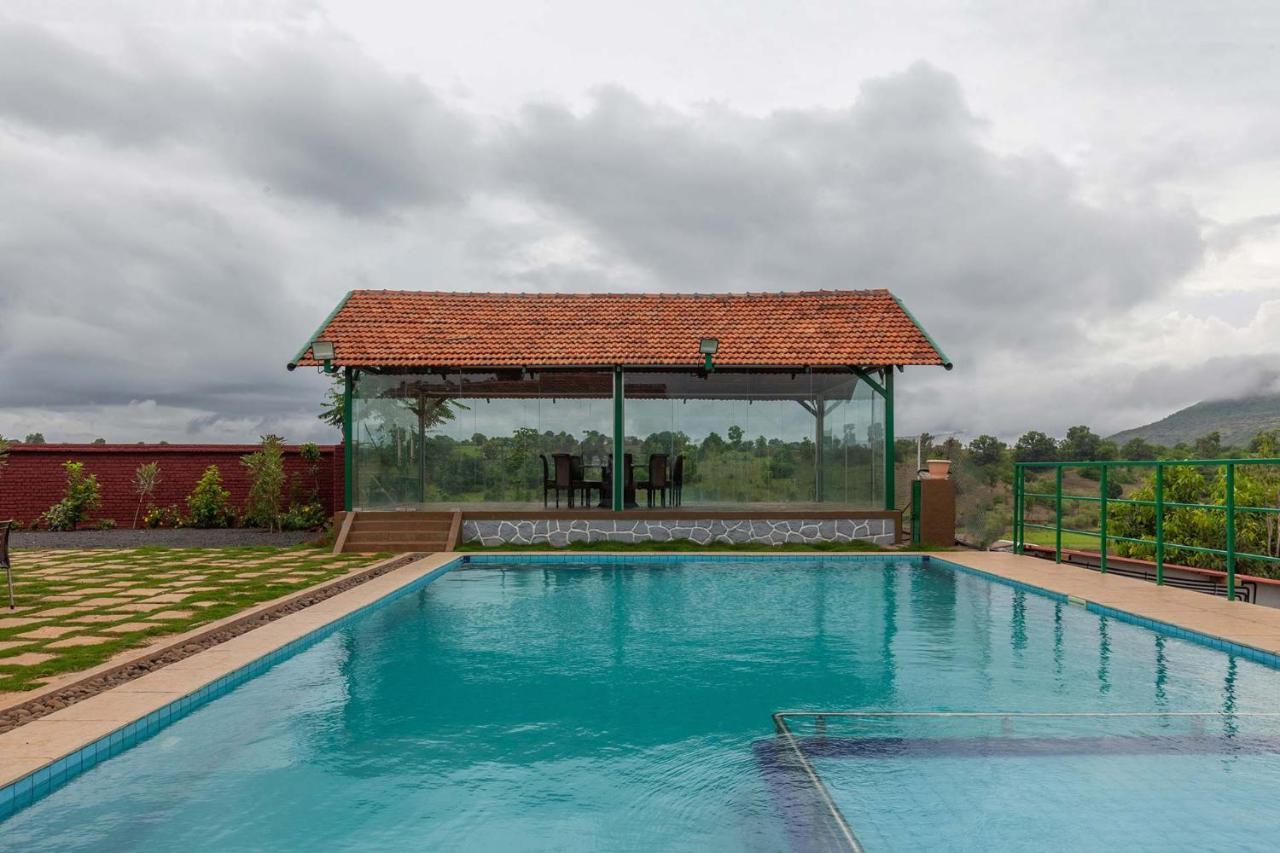 Stayvista'S Ficus Farms - Mountain-View Haven With Rustic Artsy Interiors, Outdoor Pool, Glasshouse, Home Theatre & Karaoke Delight イガットプリ エクステリア 写真